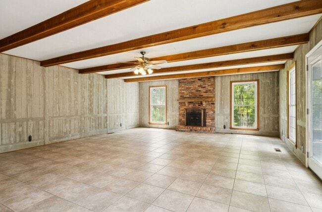 Photo - Very large 4 or 5 bedroom ranch in Donelso...