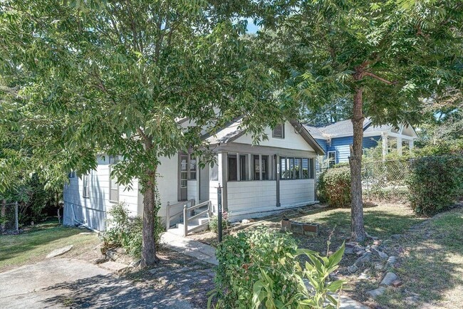 Photo - 184 Dahlia Ave NW