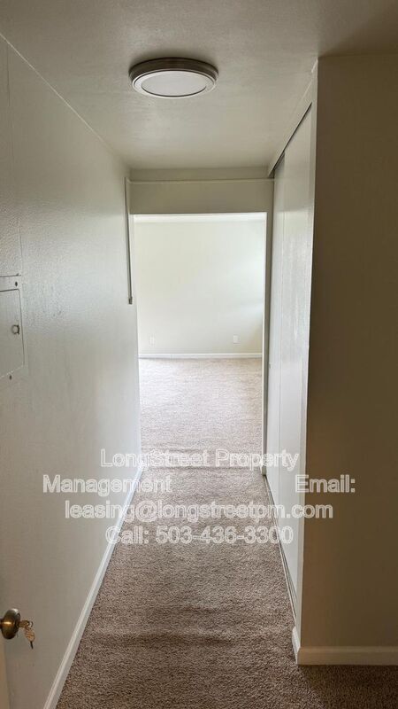 Photo - 915 SW Adams Ave