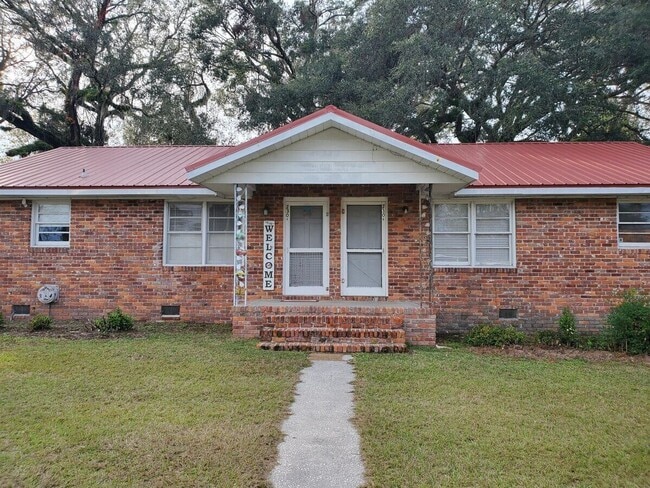 Building Photo - Clean & Comfortable Duplex Minutes from Downtown Madison