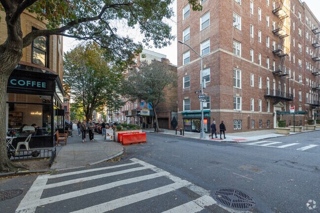 Neighborhood context - 55 Pineapple St