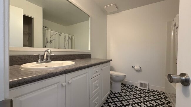 Building Photo - 4124 Salford Ct