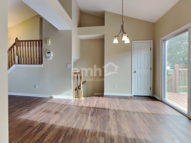 3674 Shorewood Dr
