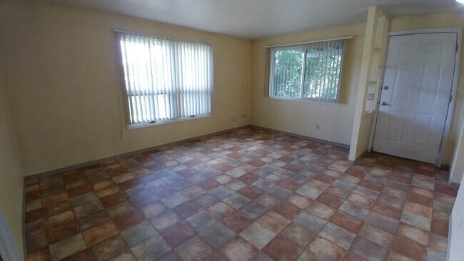 Photo - 625 SE Taylor St Unit Lower