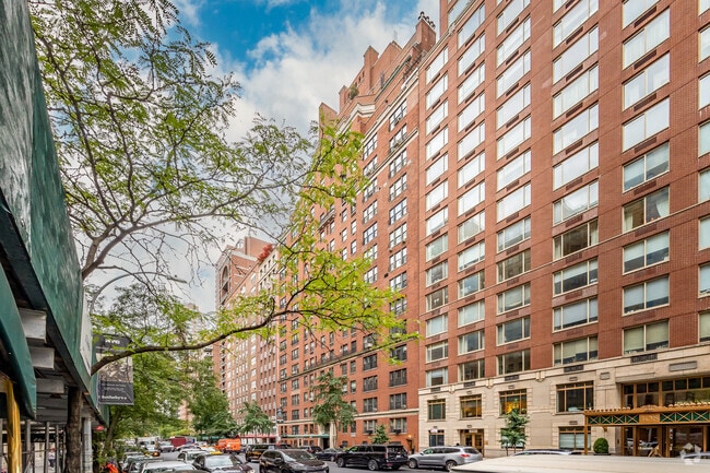 Photo - 320 E 72nd St