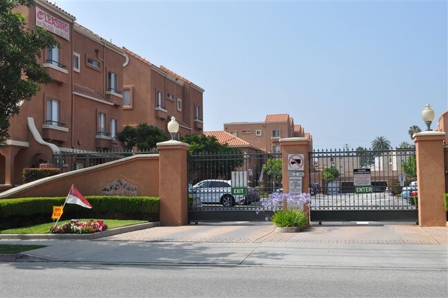 Photo - 115 E Broadway