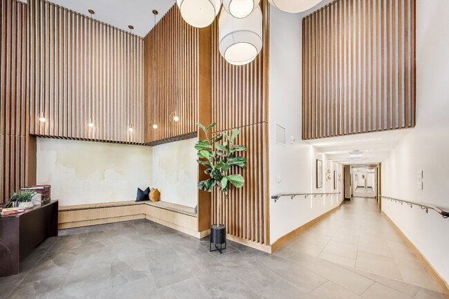 Building Photo - Luxury Living Awaits! Unit #516