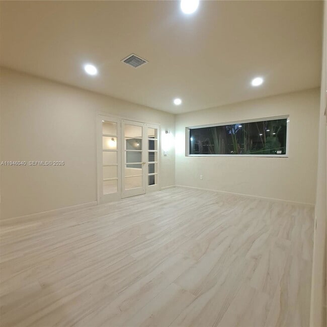 Photo - 5840 SW 51st St