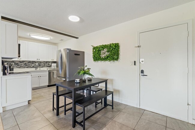 Photo - 299 SW 7th St