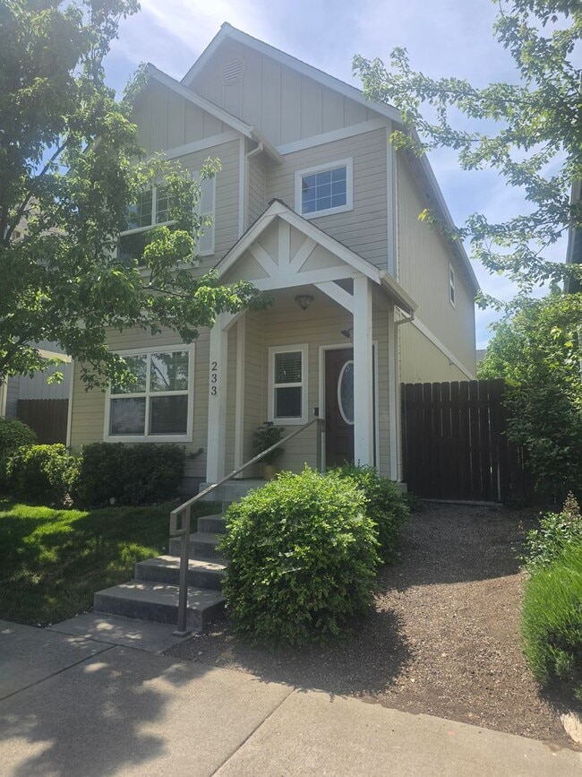 Building Photo - 3 Bedroom 2.5 Bath in Talent