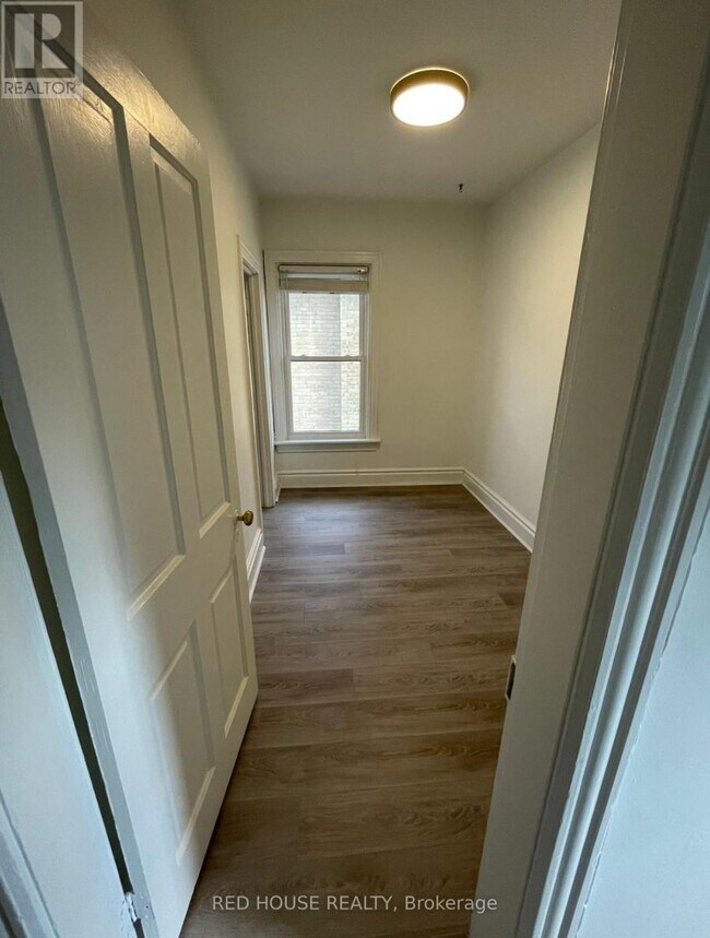 Photo - 323B Woolwich St