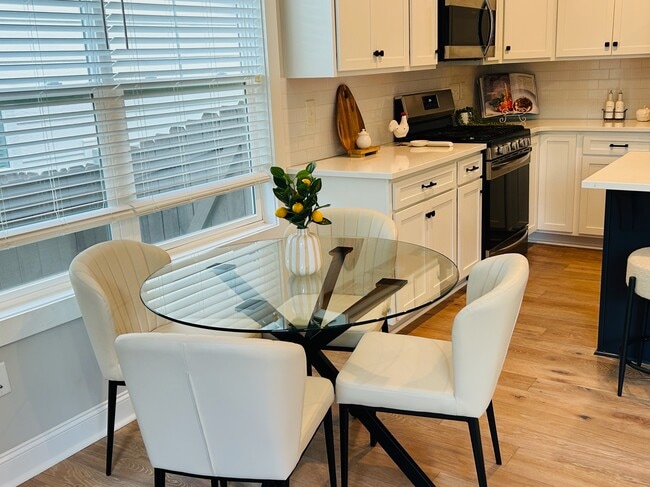 Photo - 115 Lilia Hill Cir