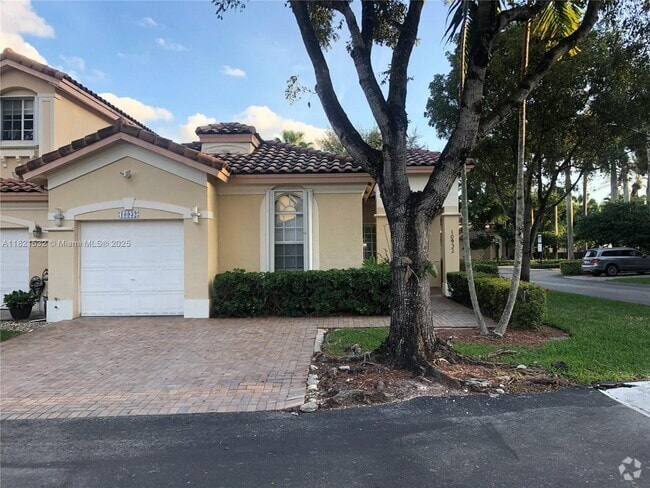 Building Photo - 10932 NW 69th St Rental