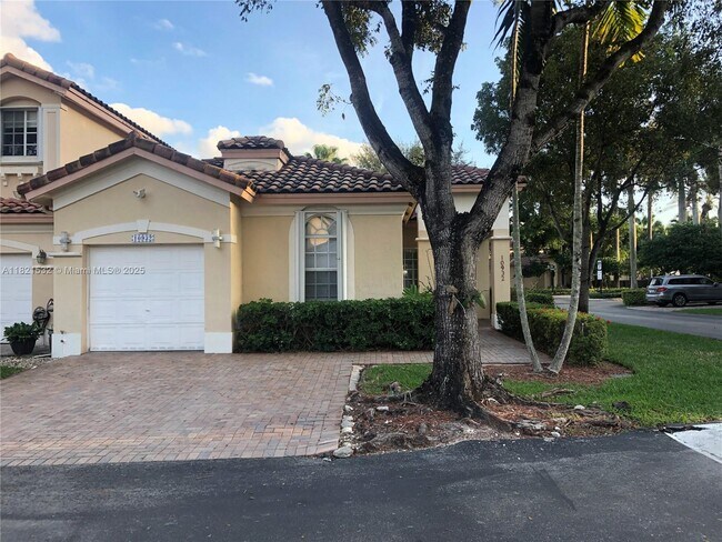 Building Photo - 10932 NW 69th St Rental