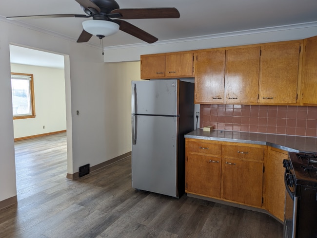 141 Wallace Ave Unit Upper