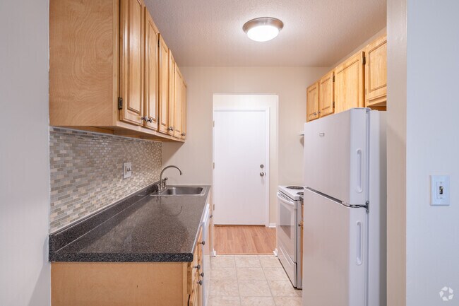 2BR, 1BA - 850SF