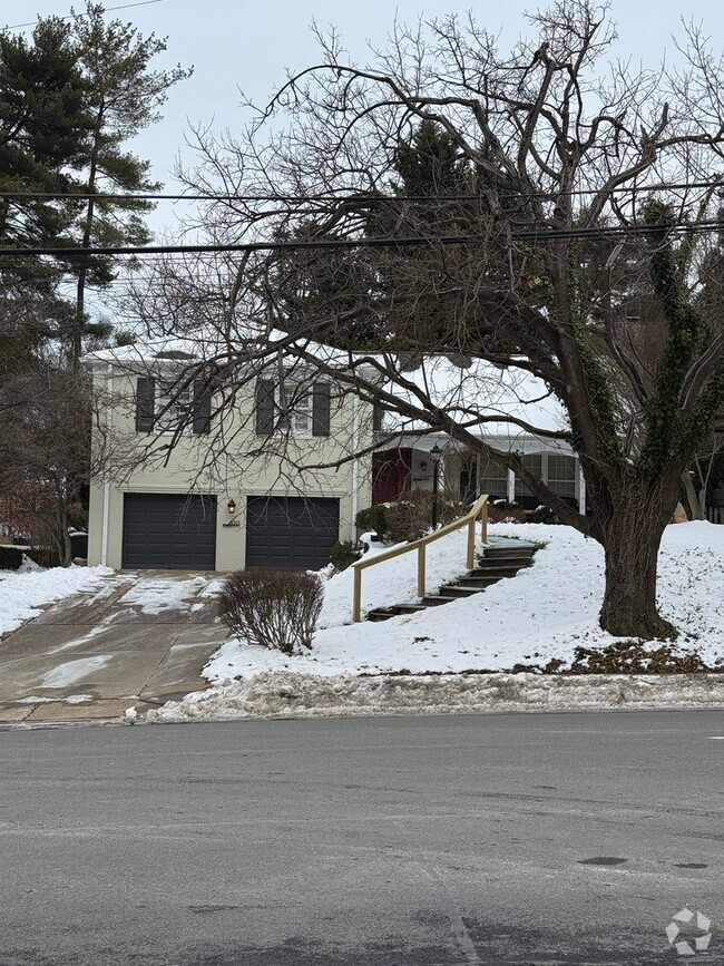 Building Photo - Bethesda/Friendship Heights Four Bedroom I... Rental