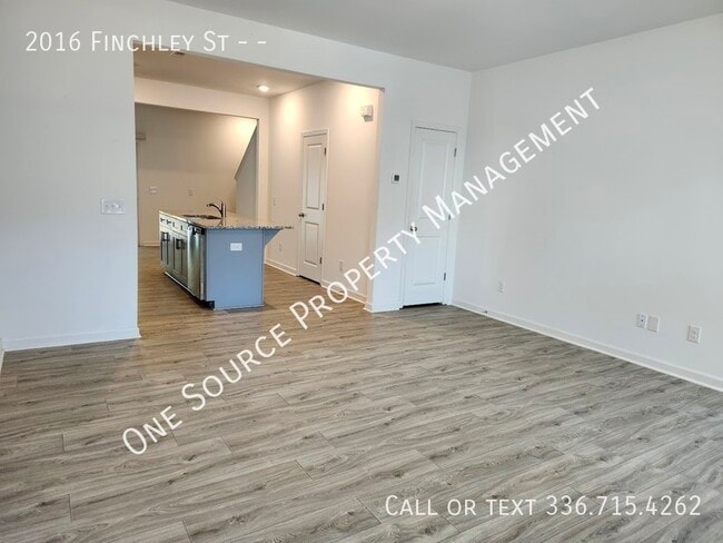 Photo - 2016 Finchley St