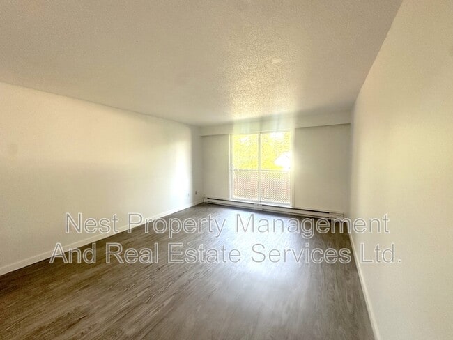 Photo - 776 Vaughan St