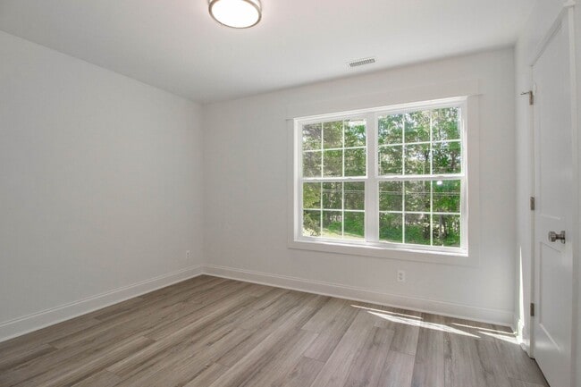 Photo - Lux Three Bedroom Townhouse in Sherrills Ford