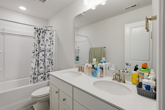 Photo - 732 Denburn Pl