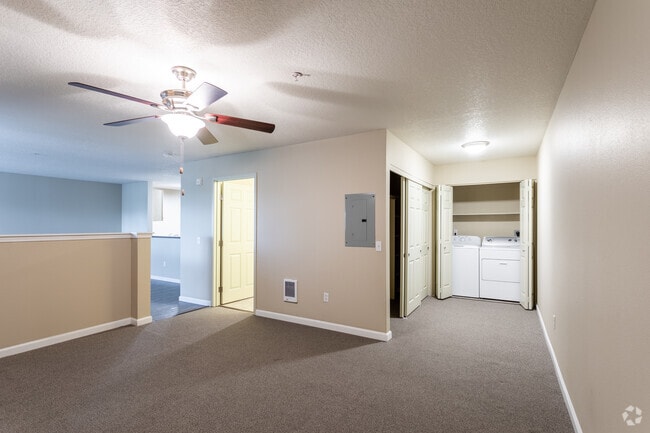 Studio, 1BA - 745 SF