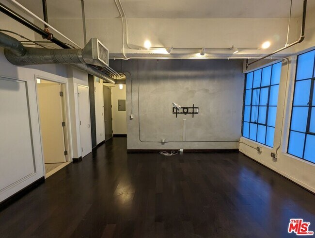 746 S Los Angeles St Unit 402