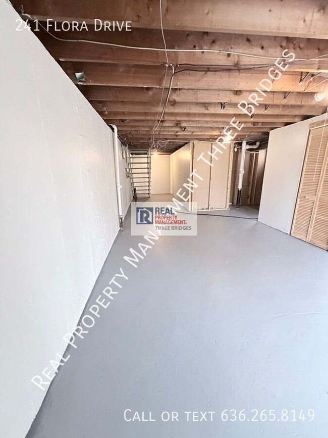 Photo - 241 Flora Dr