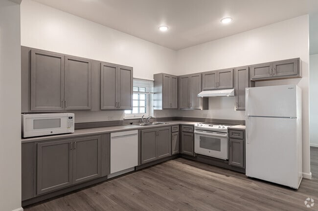 3BR, 2BA - Kitchen