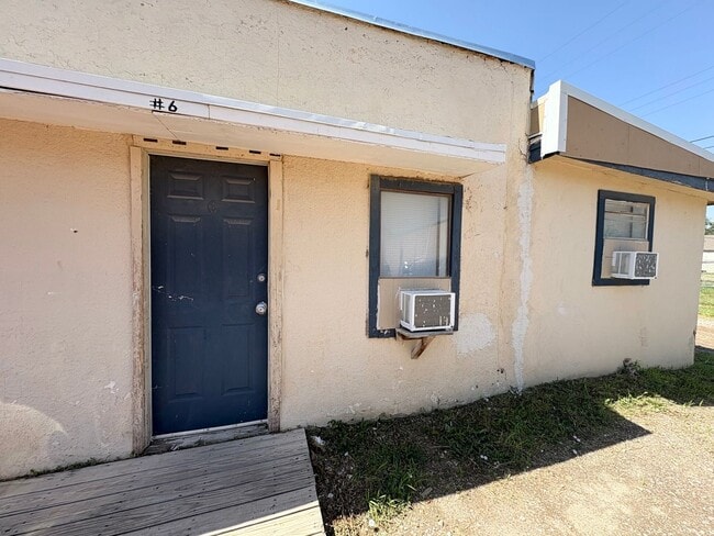 Building Photo - All Bills Paid! Unit 6