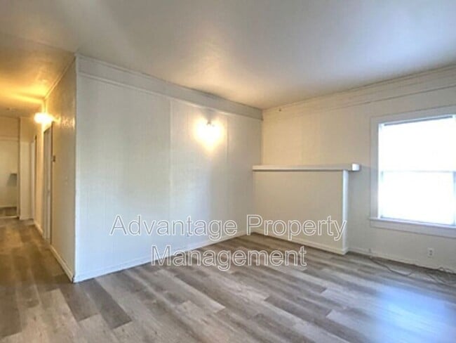 Photo - 240 NW 9th St