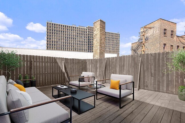 Photo - 2727 N Clark