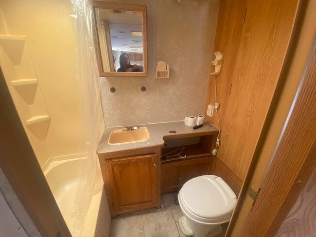 Photo - 2900 FL-17