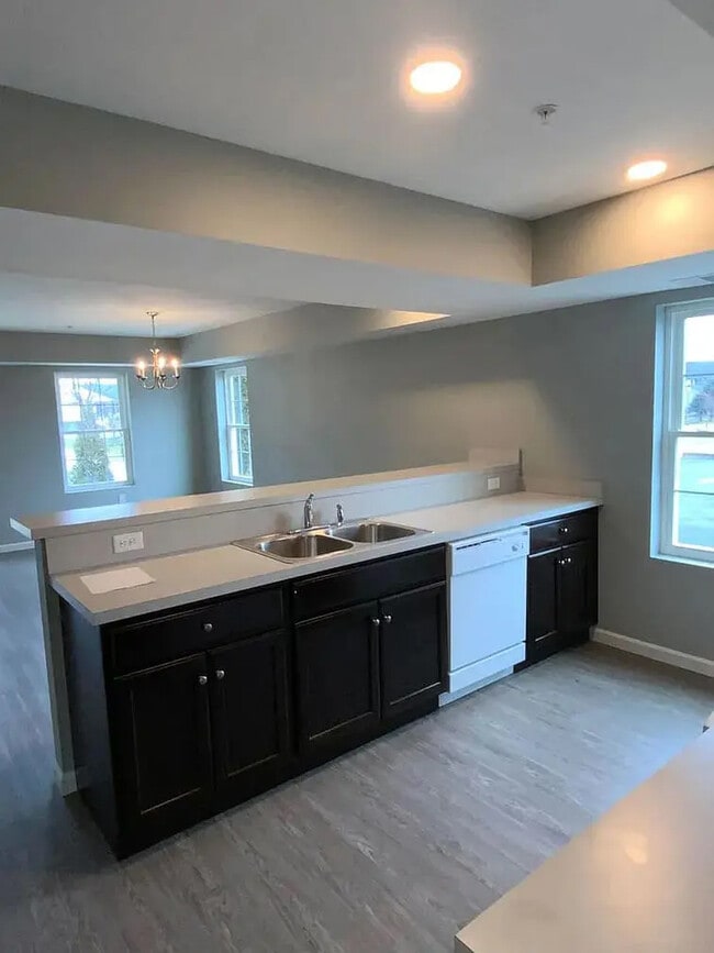 Photo - 200 Larkspur Ln