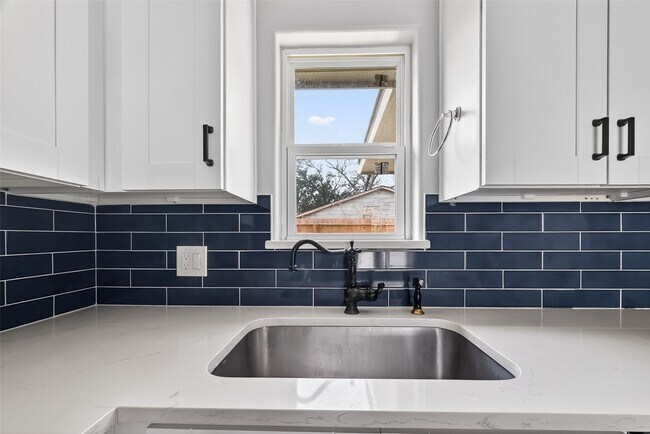 Photo - 4106 White St