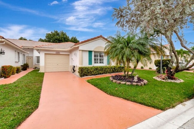 Building Photo - 6129 Heliconia Rd
