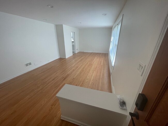 Photo - 9521 N Kildare Ave
