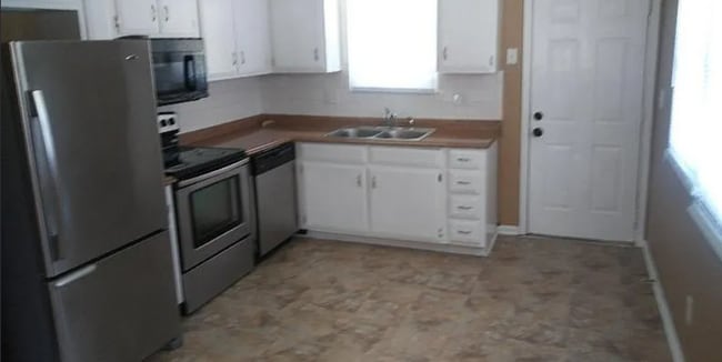 Photo - 3 Bed 1 Bath ready to rent!