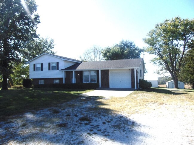 Photo - Fayette Family Farm House!