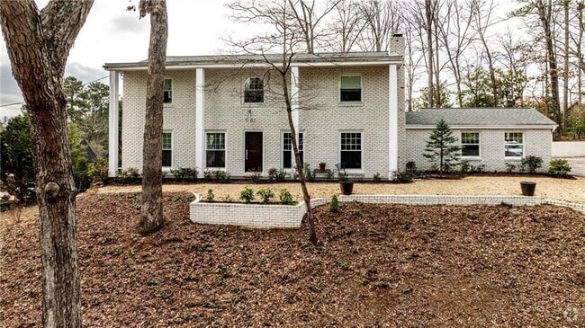 Building Photo - 800 Glenairy Dr NE Rental