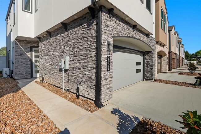 Photo - 2924 El Fenice Ln