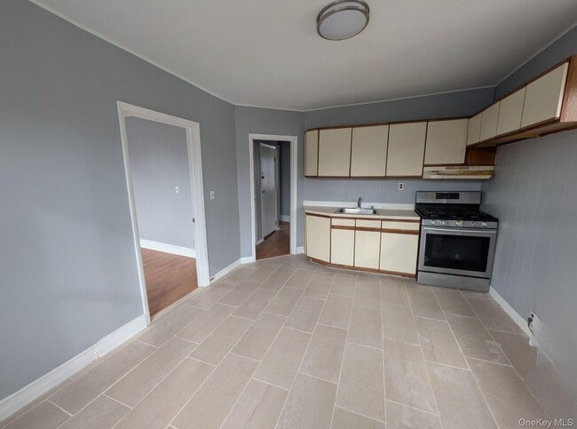 Building Photo - 85-57 151st St Unit 2FL