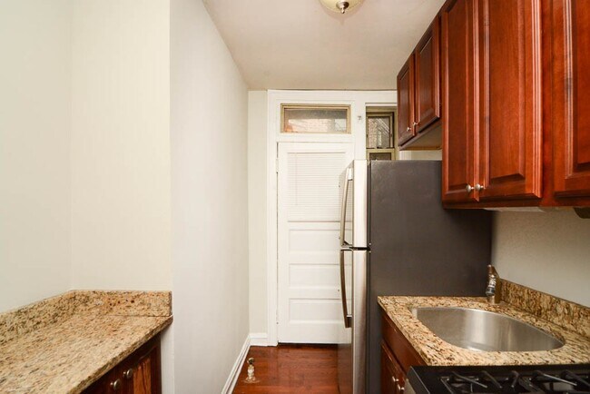 Photo - 551.5 W Surf St Unit N4