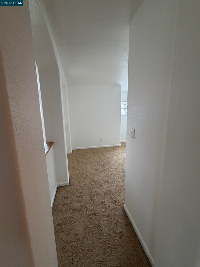 Photo - 350 Caroni St