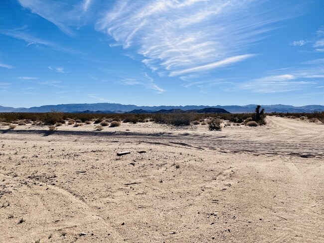 Building Photo - Quiet 2 bd House Surrounded by Open Desert