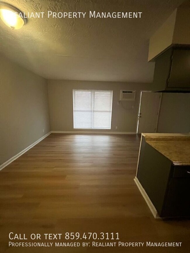 Photo - 2021 Cambridge Dr Unidad 43