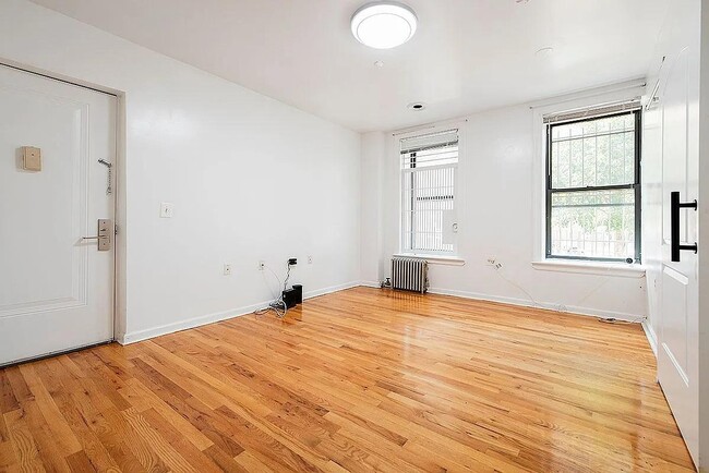 Photo - 537 W 133rd St