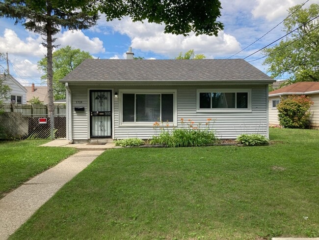 Building Photo - 2 Bedroom Single Family Home