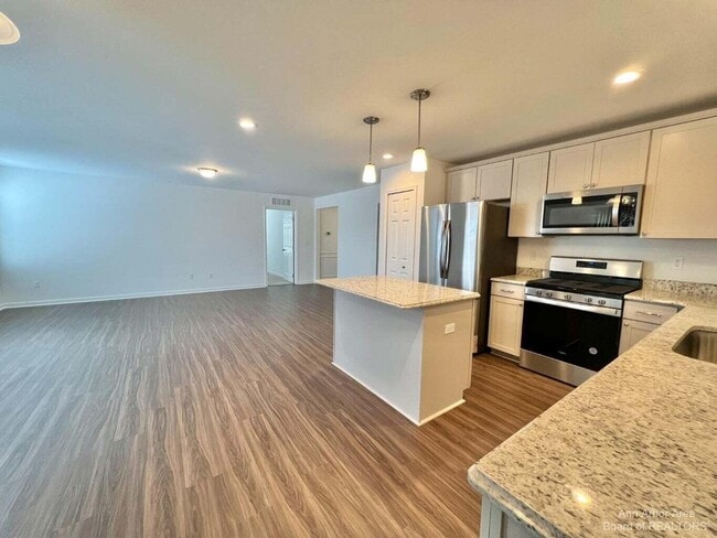 Photo - 10284 Swan Lake Cir