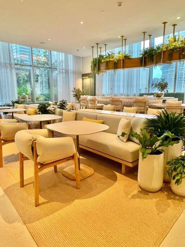 Photo - 77 SE 5th St Unidad 2905